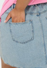 ONLY Carmakoma CAREDEN - Krilo iz džinsa - light blue denim