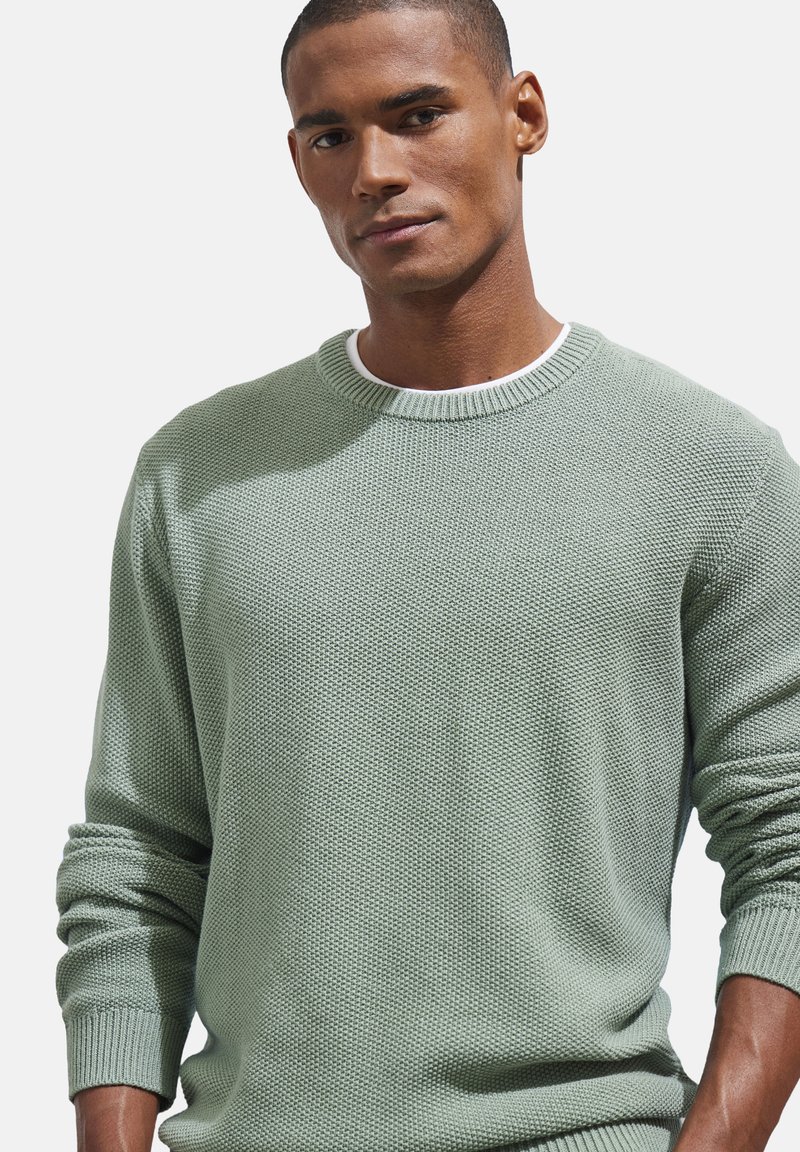 Hellgrüner Strickpullover mit strukturiertem Muster, rundem Ausschnitt und gerippten Bündchen. Bietet einen bequemen Sitz und weichen Stoff.