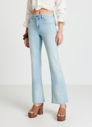 LUNGO TINTA UNITA - Jean flare - blu denim chiaro