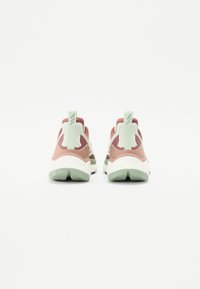 Adidas Terrex TERREX FREE HIKER 2 - Pohodniški čevlji - linen green/off white/quiet crimson