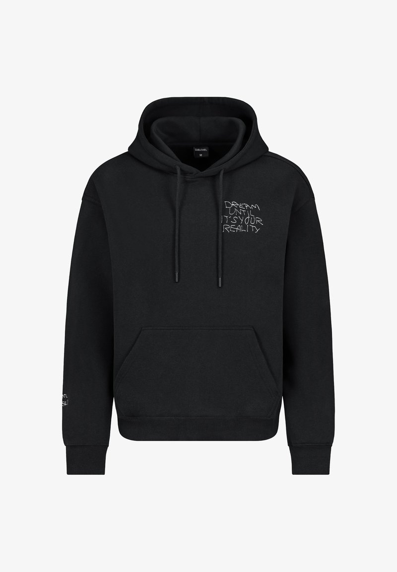 Zwarte hoodie van een katoenmix, met een kangoeroezak, verstelbare trekkoordkap en witte geborduurde tekst op de borst.