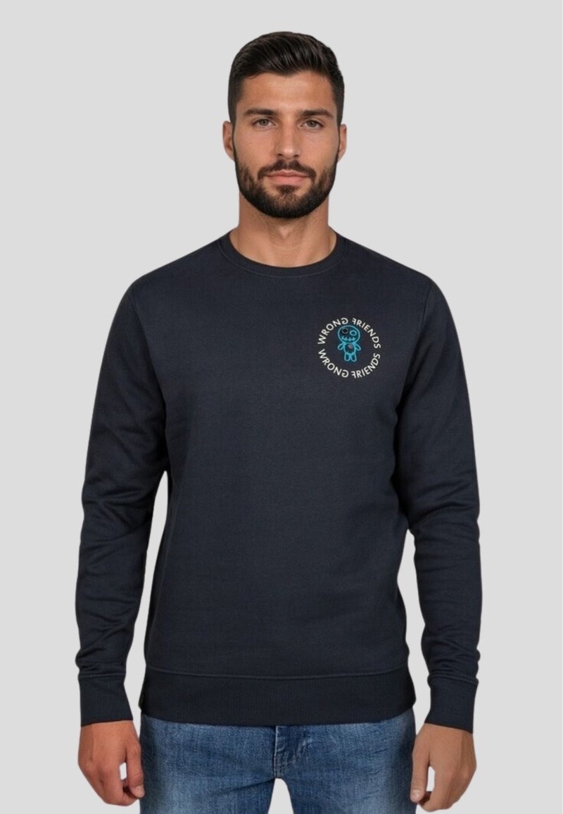Sudadera azul marino hecha de una mezcla de algodón, con un cuello redondo y puños acanalados. Un logo impreso con un adorno de dibujos animados se encuentra en el pecho.