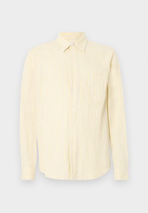 Camicia button-up gialla chiara con strisce bianche verticali, design con colletto, maniche lunghe e taschino sul petto. Tessuto testurizzato.