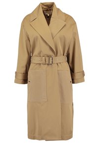Béžový trenčkot s páskem v pase, velkými předními kapsami, špičatým límcem a ohrnutými rukávy. Vyrobeno z hladkého, lehkého materiálu.