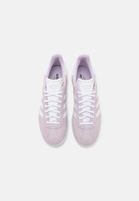 adidas Originals GAZELLE - Sapatilhas - silver dawn/footwear white/core black