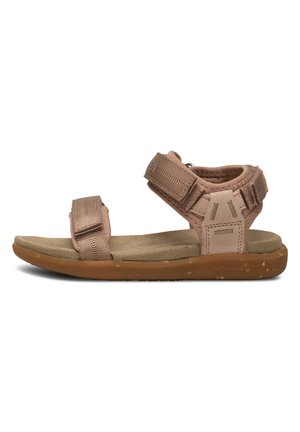 Ljust rosa sandal med två justerbara remmar, mocka fotbädd och gummisula. Har texturerade remmar och mjuk dämpning för komfort.