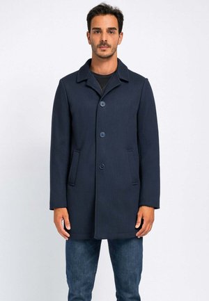 Cappotto blu marino con tessuto testurizzato, colletto a bavero e quattro bottoni. Presenta due tasche laterali e una linea dritta per una vestibilità su misura.