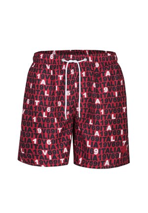 Rote Badeshorts mit schwarzem und weißem Schriftzug „ITALIA 1969“ überall und weißem Kordelzug in der Taille.