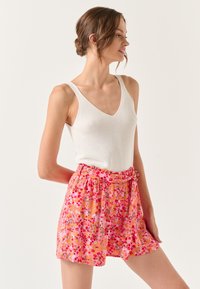 Jimmy Key HIGH WAIST FLORAL  - Short - light pink