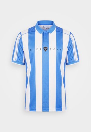 Polo de golf con rayas verticales azules y blancas, con cuello, tapeta de botones y texto y logotipo "Nike Golf" en el pecho.