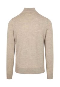 Beige lange mouwen trui met ribgebreide manchetten en zoom, voorzien van een hoge kraag en zichtbare naden op de rug en schouders.