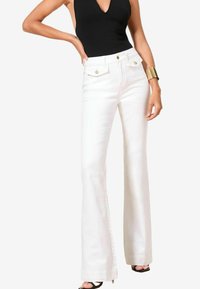 GLAM FLARE - Bootcut-teksad - white
