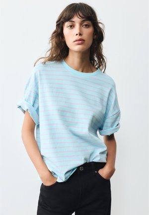 PULL&BEAR OVERSIZE SHORT SLEEVE - T-SHIRT - T-shirt imprimé - light blue