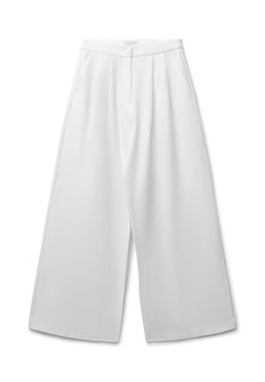 Pantaloni a gamba larga in tessuto bianco, con vita alta, tasche laterali, chiusura con bottone e pieghe per maggiore volume e comfort.