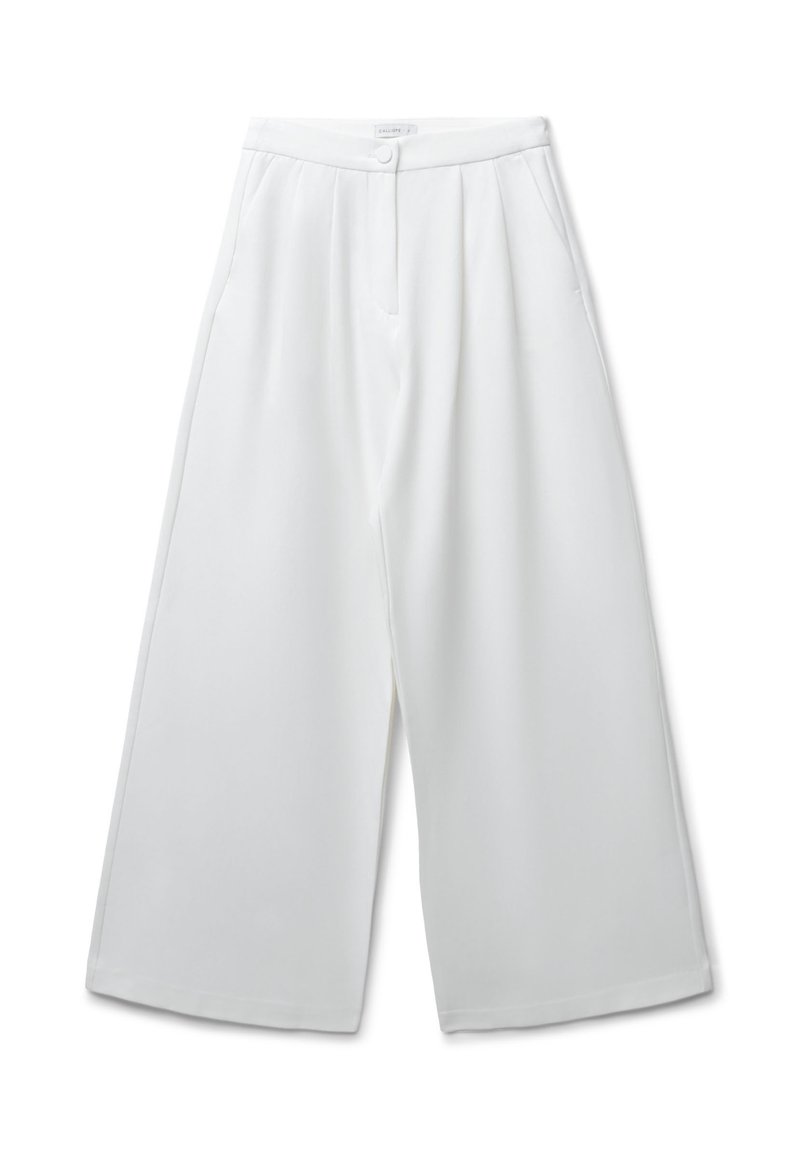 Pantalons évasés en tissu blanc, dotés d'une taille haute, de poches latérales, d'une fermeture à bouton et de plis pour plus de volume et de confort.