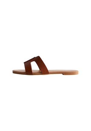 FAUX LEATHER CUT OUT STRAP - Badslippers - tan