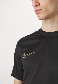 Nike Performance TOP  - Spordi T-särk - black
