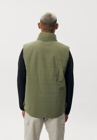 Helly Hansen ESCAPE INS VEST - Chaleco - green