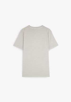 Helles graues T-Shirt mit kurzen Ärmeln und Rundhalsausschnitt, aus weichem Stoff gefertigt, mit einer schlichten und glatten Textur auf der Rückseite.