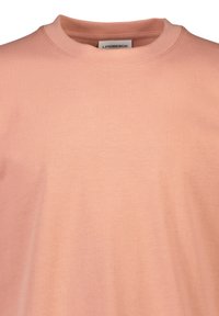 Ljusrosa bomullströja med rund hals, korta ärmar och en slät yta. Inkluderar en etikett med "LINDBERGH" inuti kragen.