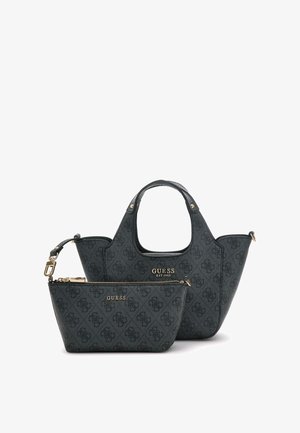 Juodas sintetinis rankinė su didesne tortone, trumpomis rankenomis ir mažesne pinigine, abu su iškilniu logotipu ir auksinėmis detalėmis.