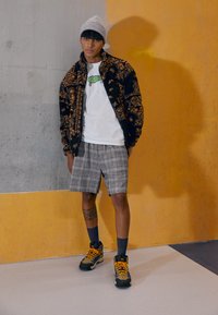 Vans ULTRARANGE EXO HI MTE-1 UNISEX - Sapatilhas de cano alto - butternut/moss gray