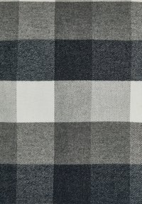 Zwart, grijs en wit geblokt stof met een zachte textuur; heeft grote vierkanten in verschillende tinten in een geweven ontwerp.