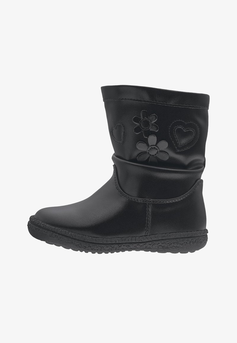 Černé kotníkové boty s volným designem, zdobené embosovanými květinovými a srdíčkovými vzory, vyrobené z hladké kůže a s texturovanou gumovou podrážkou.