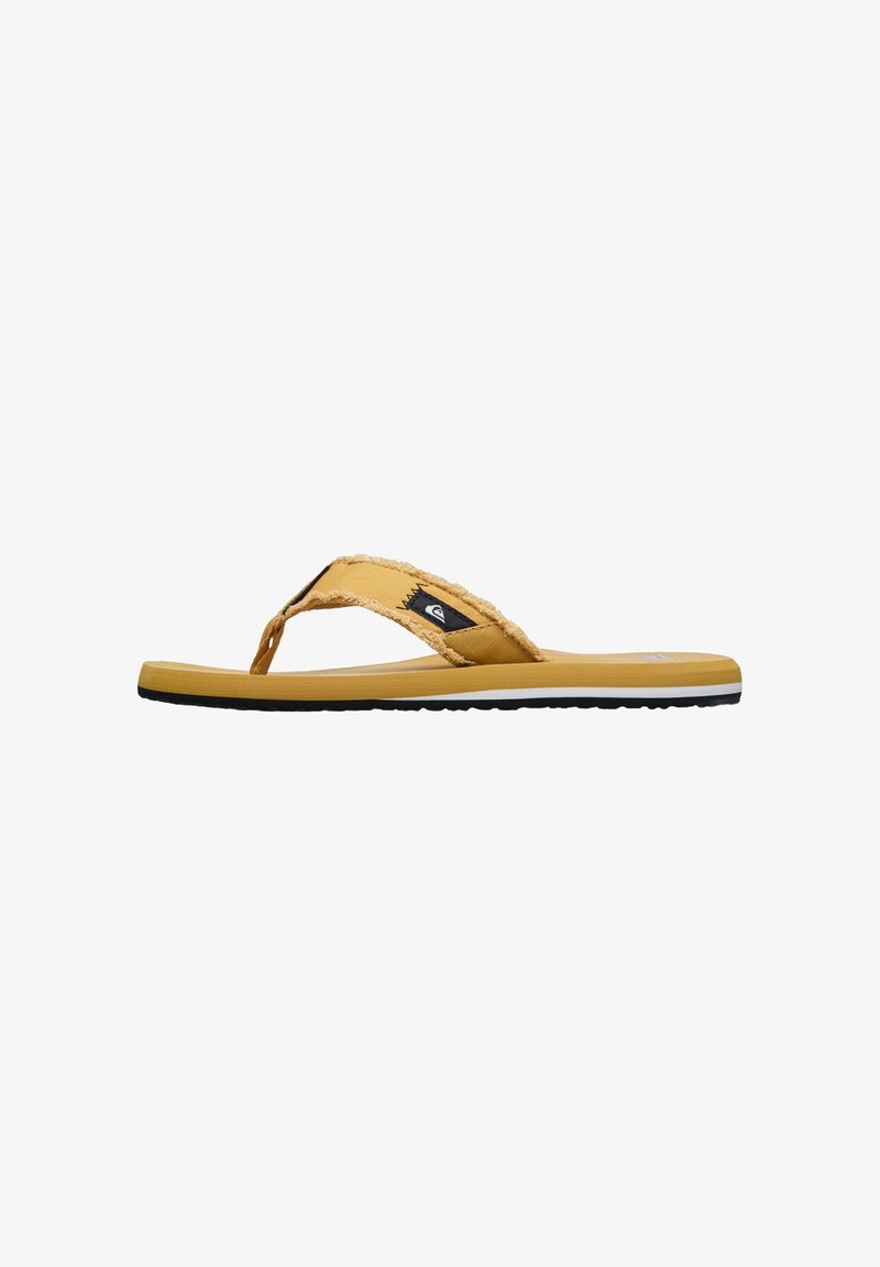 Geel flip-flop met een gestructureerde band en een zachte voetbed. Voorzien van een zwart logo-label en een gegroefde zwarte zool voor grip.