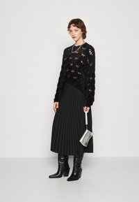 ONLY ONLNEWMELISA - Jupe plissée - black
