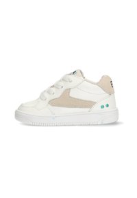 Baskets blanches avec des accents en daim beige, bout rond, design à lacets, semelle en caoutchouc texturée et points décoratifs turquoise sur le talon.