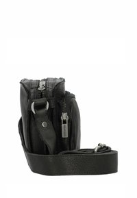 Borsa a tracolla nera in pelle con superficie testurizzata, più scomparti con zip e una tracolla regolabile. Accenti in metallo lucido.