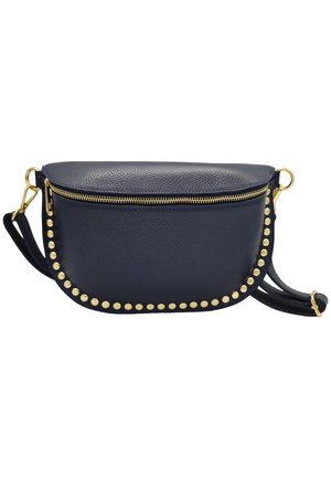 Sac bandoulière en cuir bleu marine avec fermeture éclair dorée, détails de clous dorés le long du bord, et sangle réglable avec fermoirs dorés.