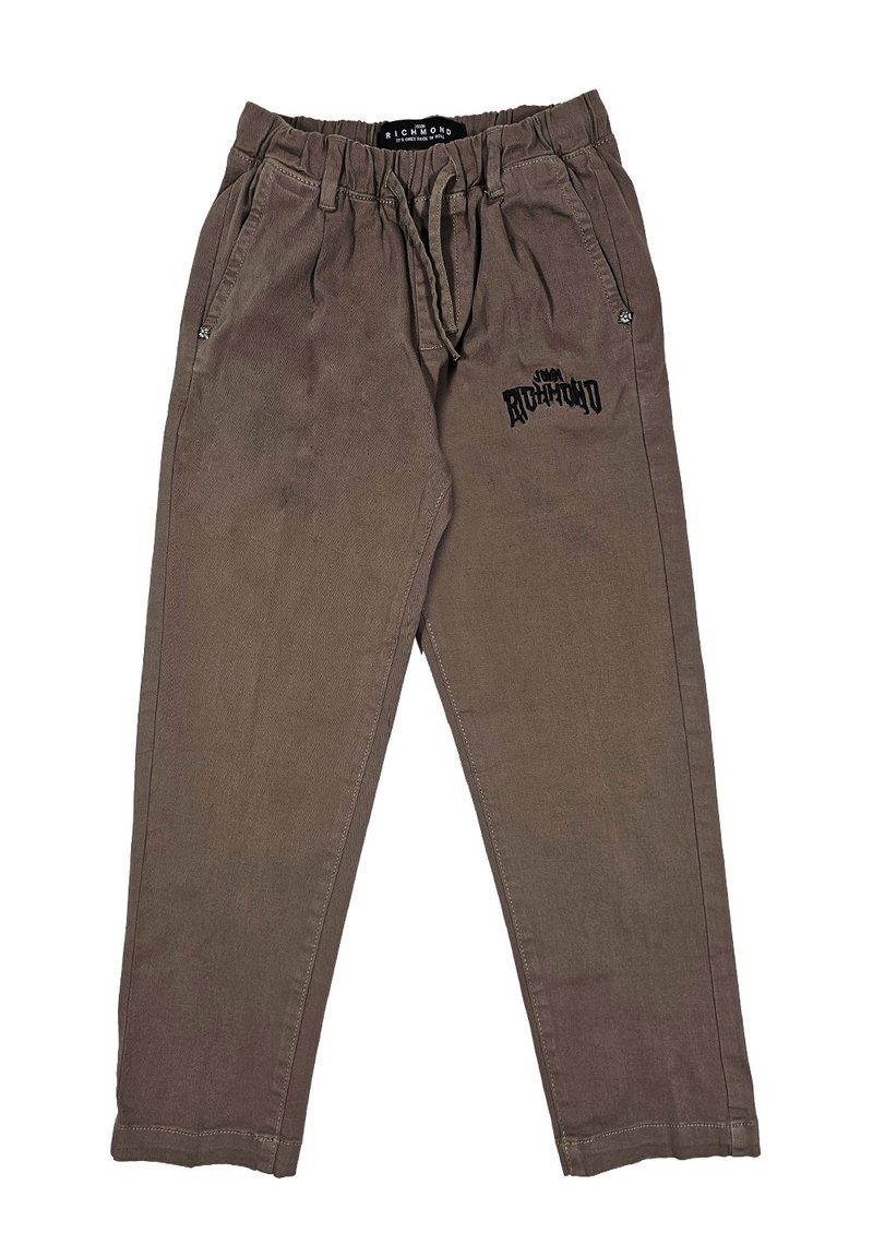 Pantaloni cargo in cotone marrone con cintura elastica, cordoncino, tasche laterali e logo stampato sulla coscia. Texture morbida e gamba affusolata.