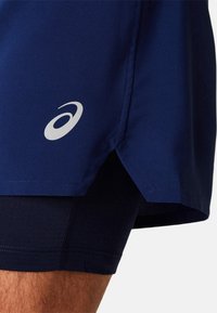 ASICS ROAD 2-N-1 7IN SHORT - Shorts - blue expanse midnight