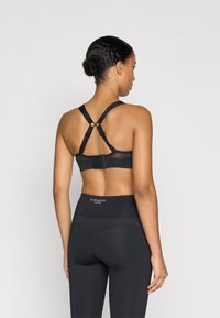 Shock Absorber HIGH INTENSITY BRA - Športni modrček z močno podporo - black