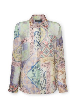Koszula na guziki z długim rękawem, ozdobiona pastelowymi, łatanymi wzorami kwiatowymi i geometrycznymi w odcieniach różu, niebieskiego, zieleni i żółci.