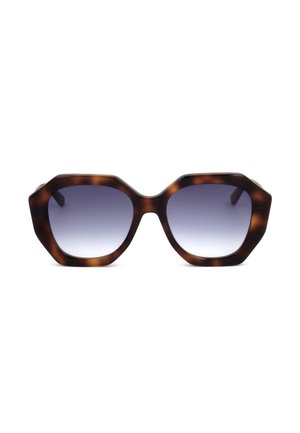 Occhiali da sole con grandi montature geometriche tartarugate e lenti sfumate blu scuro.