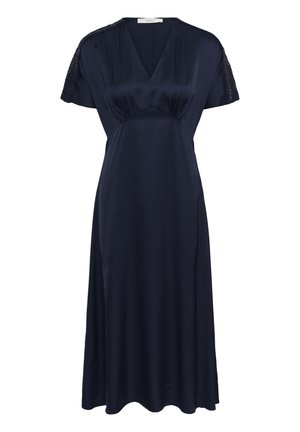 Granatowa sukienka midi z satyny, z dekoltem w kształcie litery V, krótkimi koronkowymi rękawami oraz marszczeniem pod biustem.