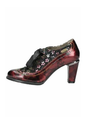 Scarpa da donna con tacco alto in pelle lucida color bordeaux, tessuto floreale nero, laccio in nastro nero e etichetta di marca metallica sul lato.