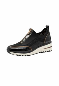 Zwarte instap schoen met een laklederen neus en hak, voorzien van een decoratieve ritssluiting en een patroon aan de binnenvoering. Rubberen zool voor grip.