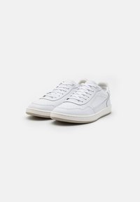 Globe HOLAND - Tossud - white/off white