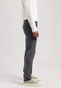 Thumbnail Image 4