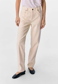 Beige, suoran lahkeiden farkut korkealla vyötäröllä, joissa on nappisuljenta, vyölenkit ja etu-/takapockets, valmistettu farkkukankaasta.