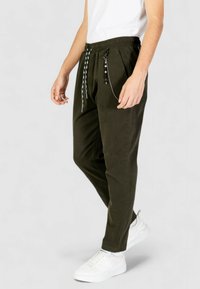 Gianni Lupo DRAWSTRING LOW CROTCH - Pantaloni - olive green
