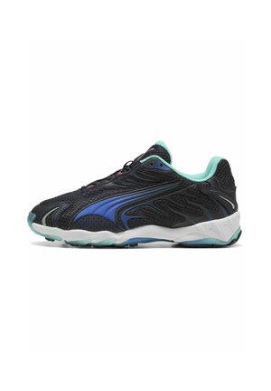 Baskets de sport noires en maille avec des accents bleus et teal. Dotées d'un dessus texturé et d'une semelle rembourrée pour le soutien et le confort.