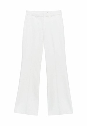 Pantalons blancs évasés avec une texture lisse, taille ajustée et poches avant. Le tissu semble léger et résistant aux plis.