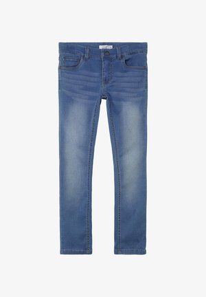 Jean bleu slim pour enfants avec poches avant et arrière, passants pour ceinture, fermeture par bouton, et légère décoloration aux cuisses et genoux.