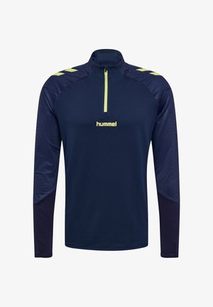 Marineblauw sportshirt met lange mouwen en een halve ritssluiting bij de kraag, gele accenten en gestructureerde donkerblauwe mouwen met patroon. Voorzien van het "hummel" logo op de borst.