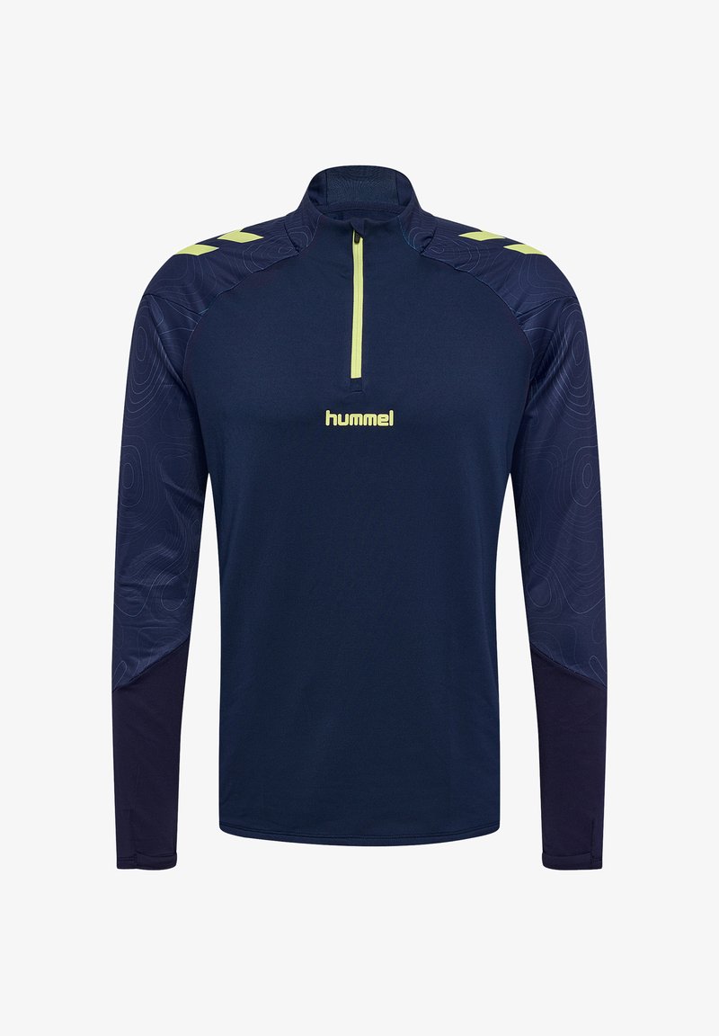 T-shirt de sport à manches longues bleu marine avec col à demi-fermeture éclair, accents jaunes et manches texturées à motif bleu foncé. Présente le logo "hummel" sur la poitrine.